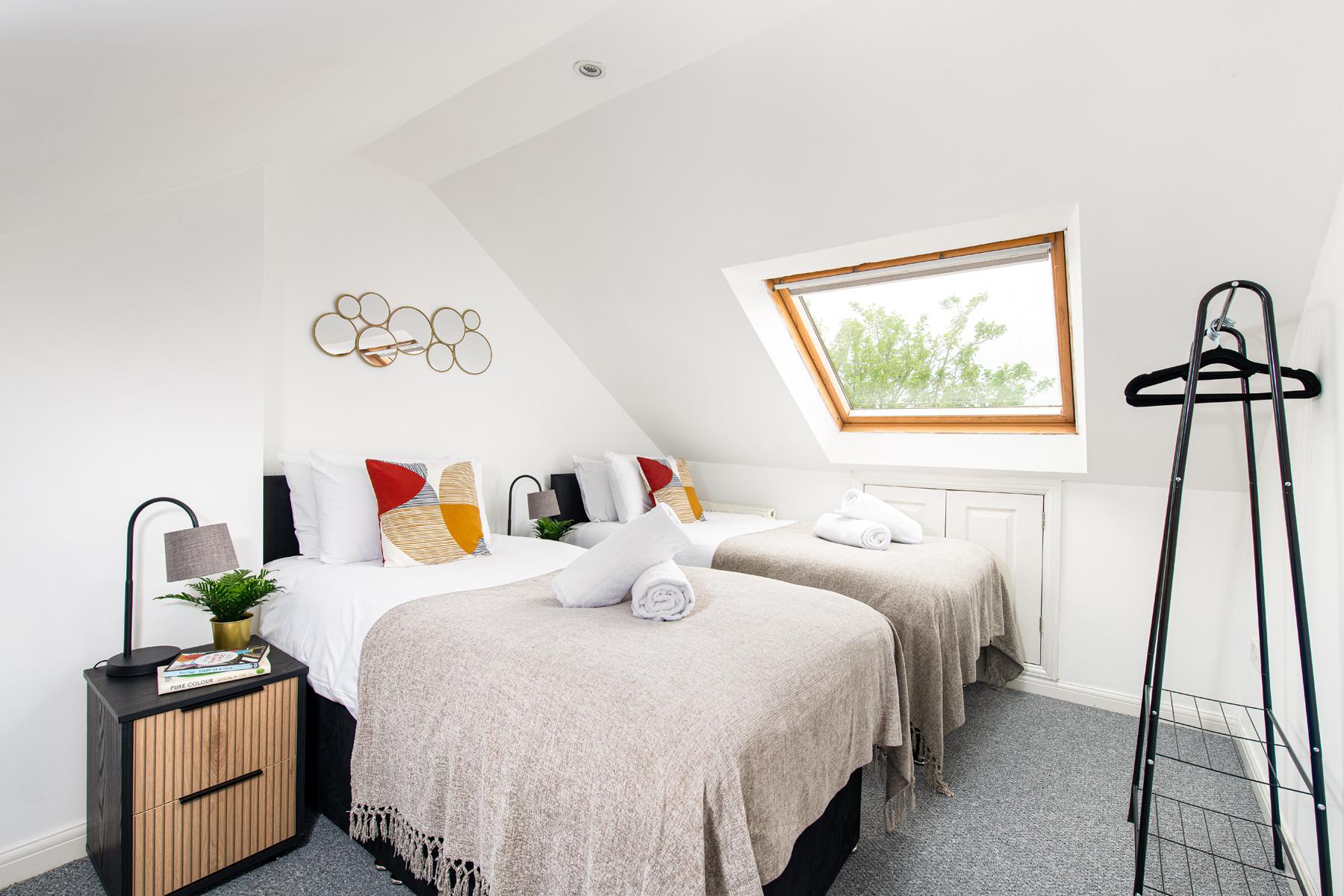 Business & Group Long Stays-Sleeps7-Parking+Garden