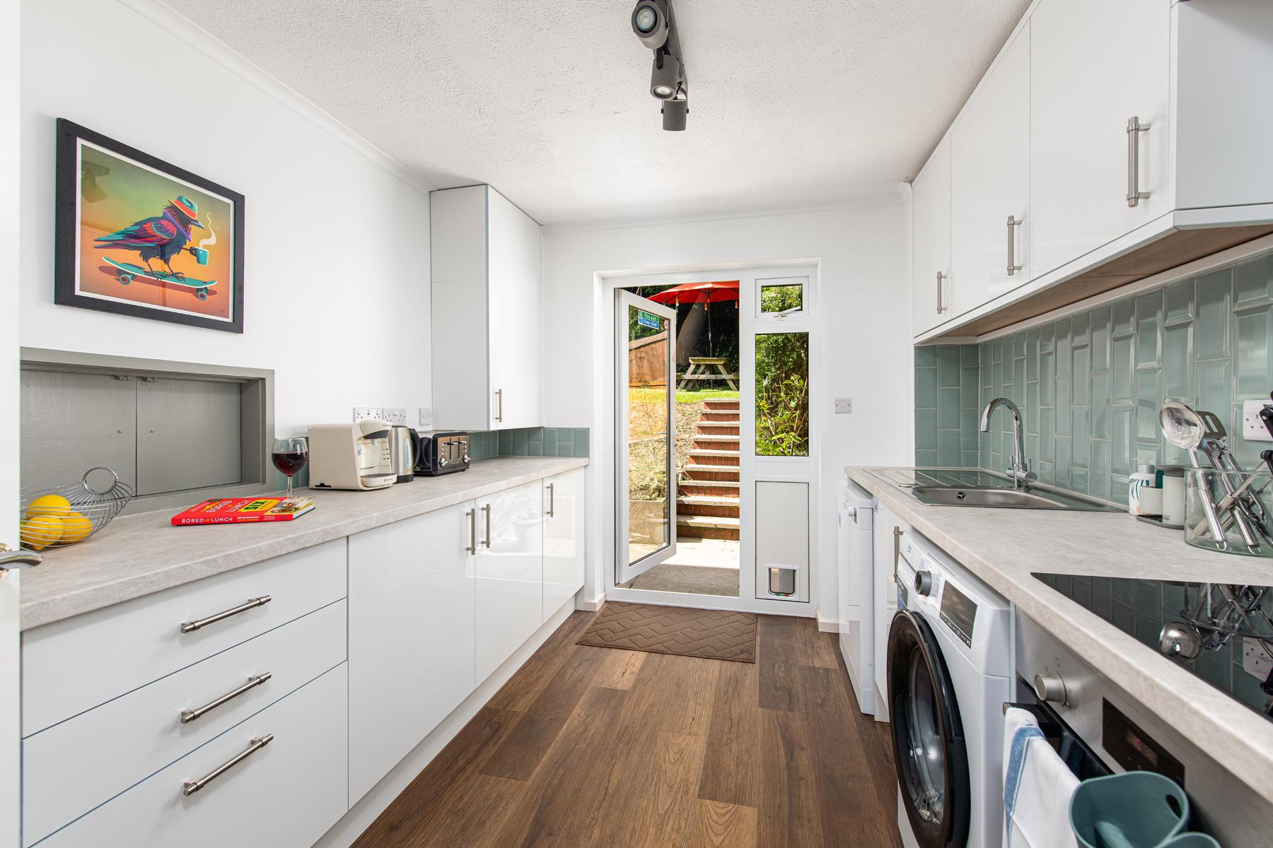 Business & Leisure-3Bed House-Parking & Garden5