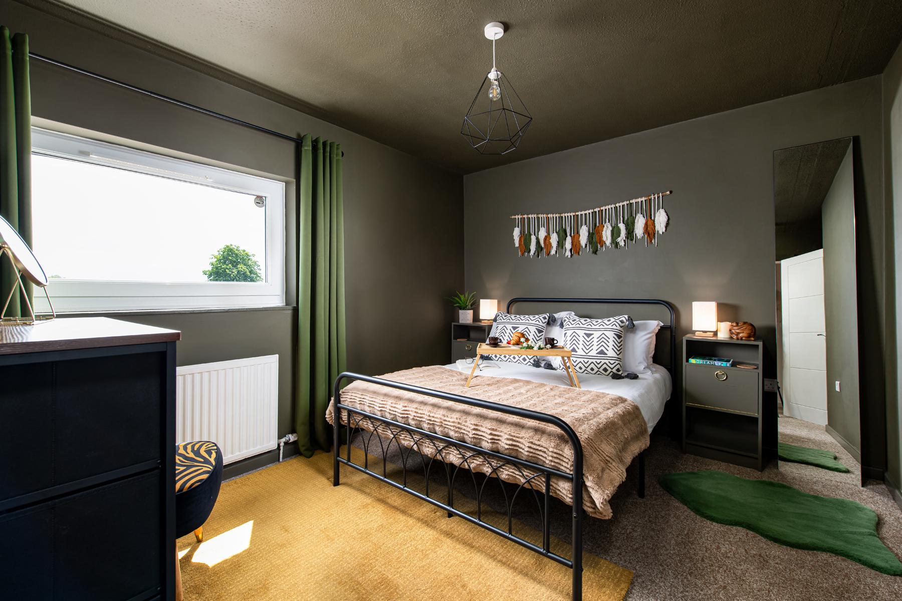 Business & Leisure-3Bed House-Parking & Garden2