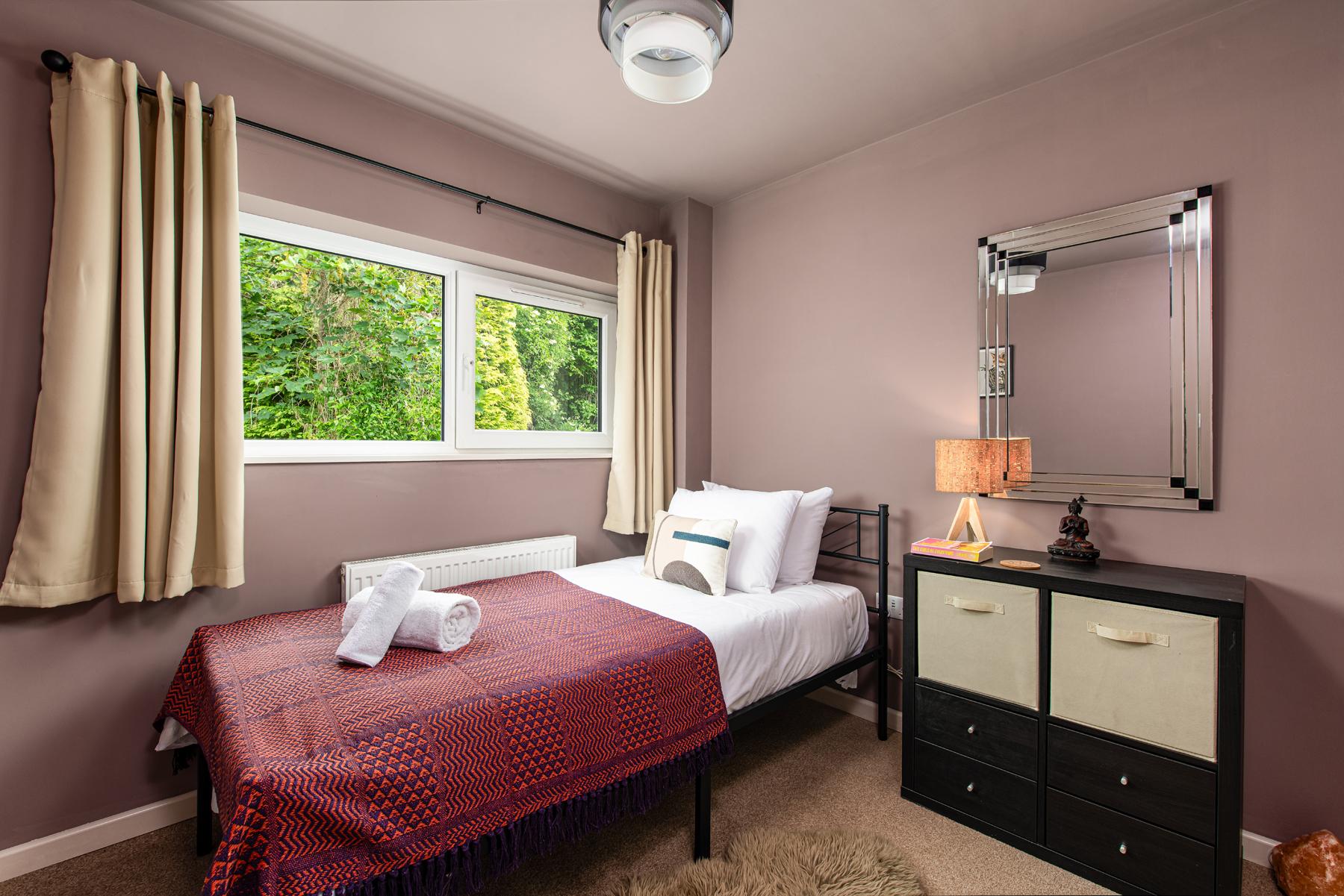 Business & Leisure-3Bed House-Parking & Garden4