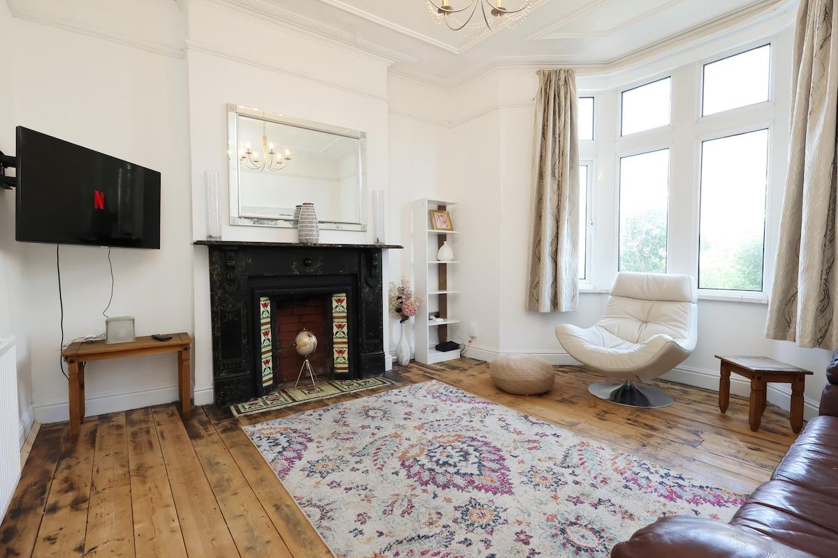 Leisure & Business-Spacious 4 Bed-Parking & Garden2