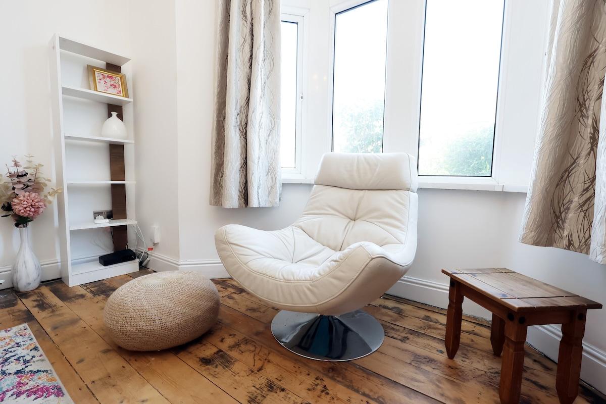 Leisure & Business-Spacious 4 Bed-Parking & Garden3