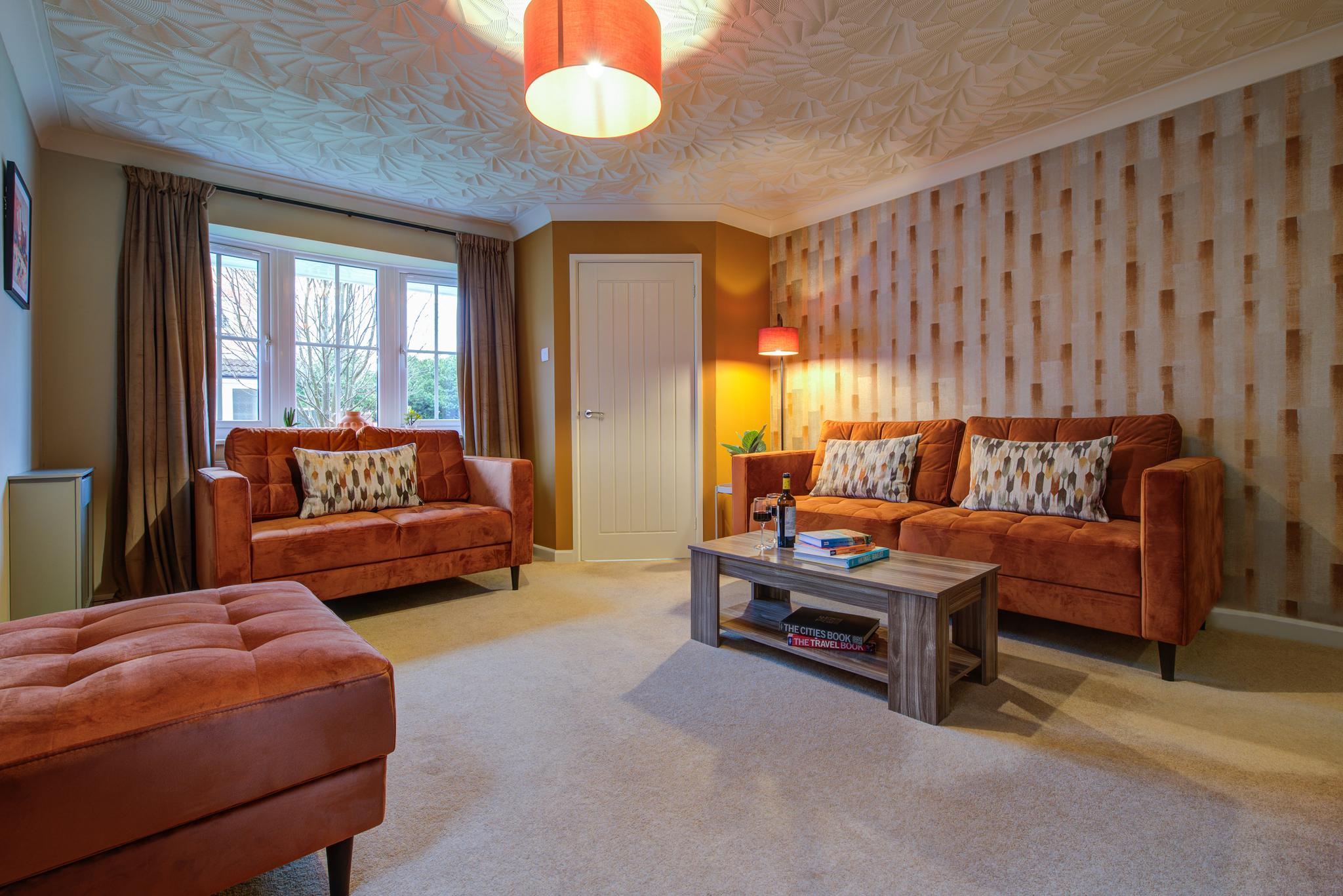 Aveland House town location sleeps 5 with parking1