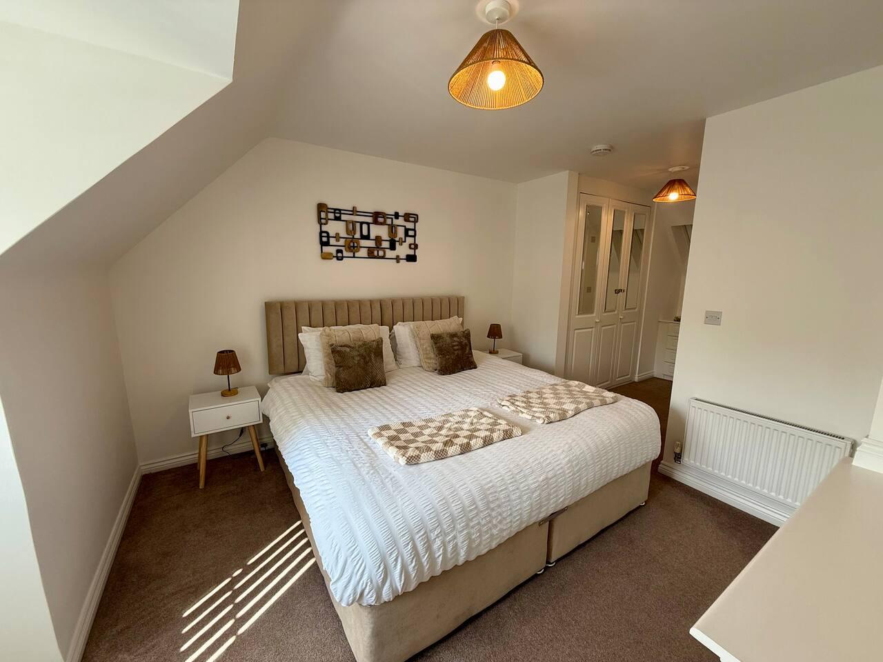 "The Lakes" 3 bed house CBS Arena, NEC / BHX, M61
