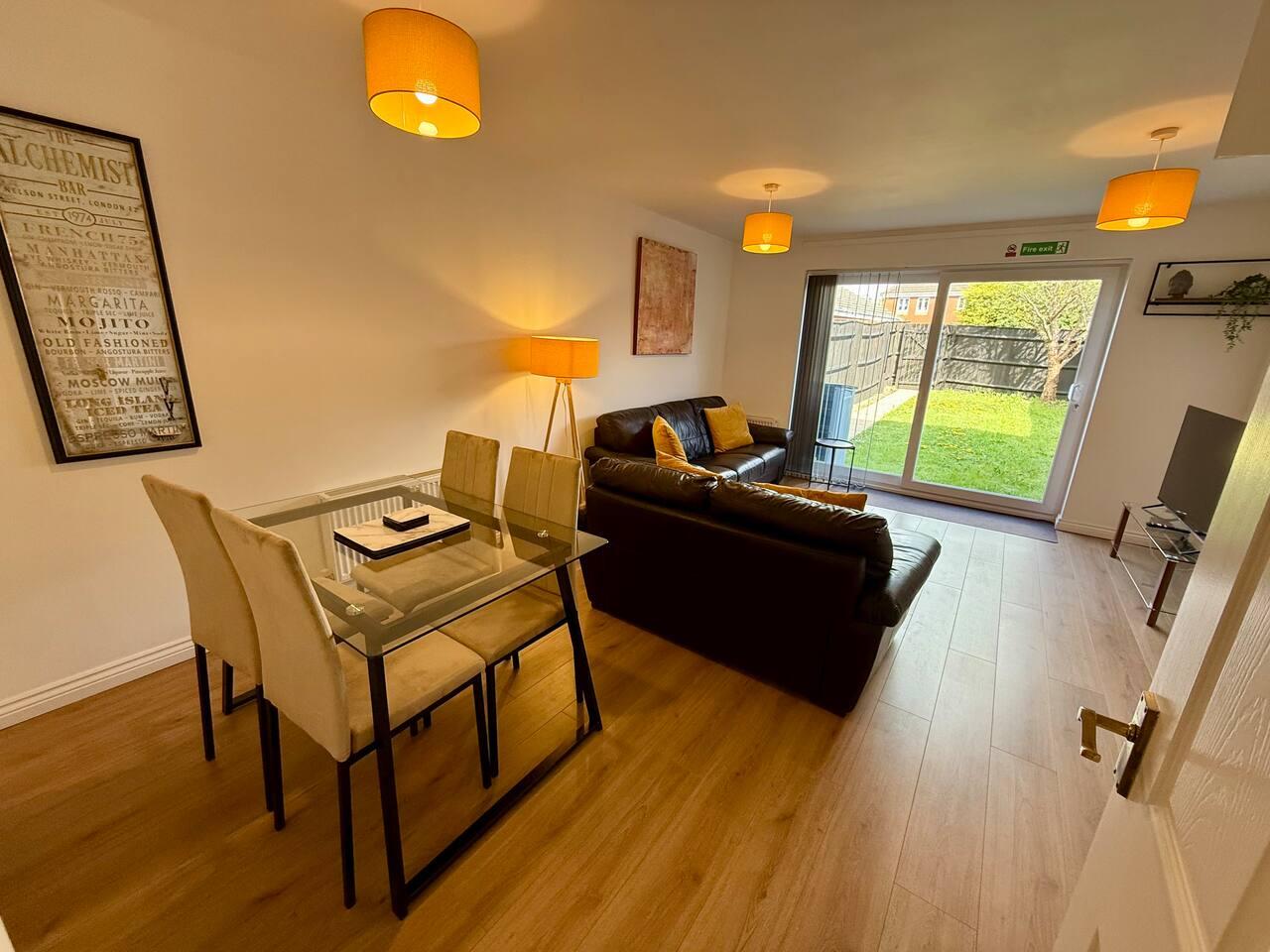 "The Lakes" 3 bed house CBS Arena, NEC / BHX, M62