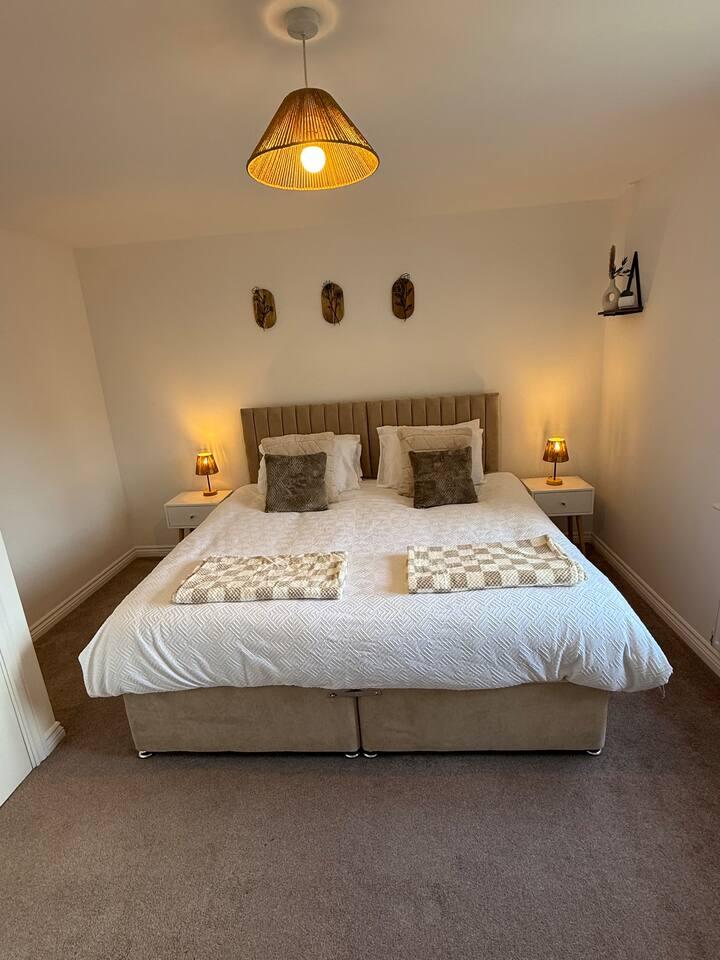 "The Lakes" 3 bed house CBS Arena, NEC / BHX, M65