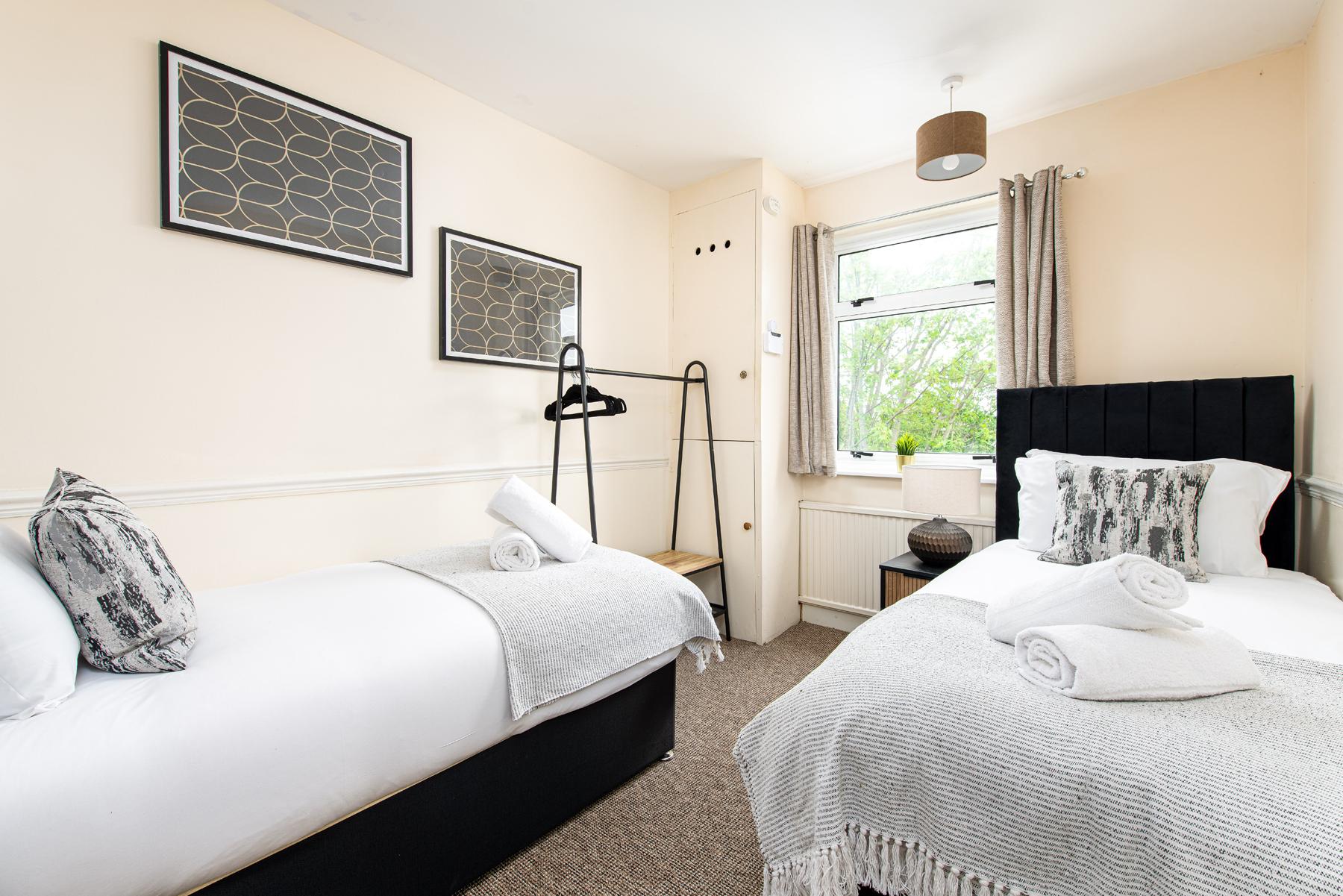 Business & Group Long Stays-Sleeps7-Parking+Garden3