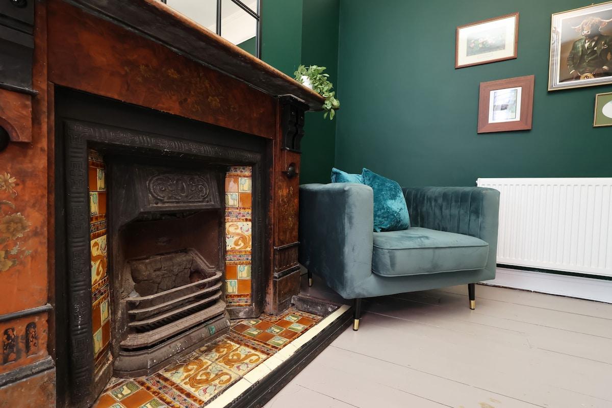 Leisure & Business-Spacious 4 Bed-Parking & Garden5