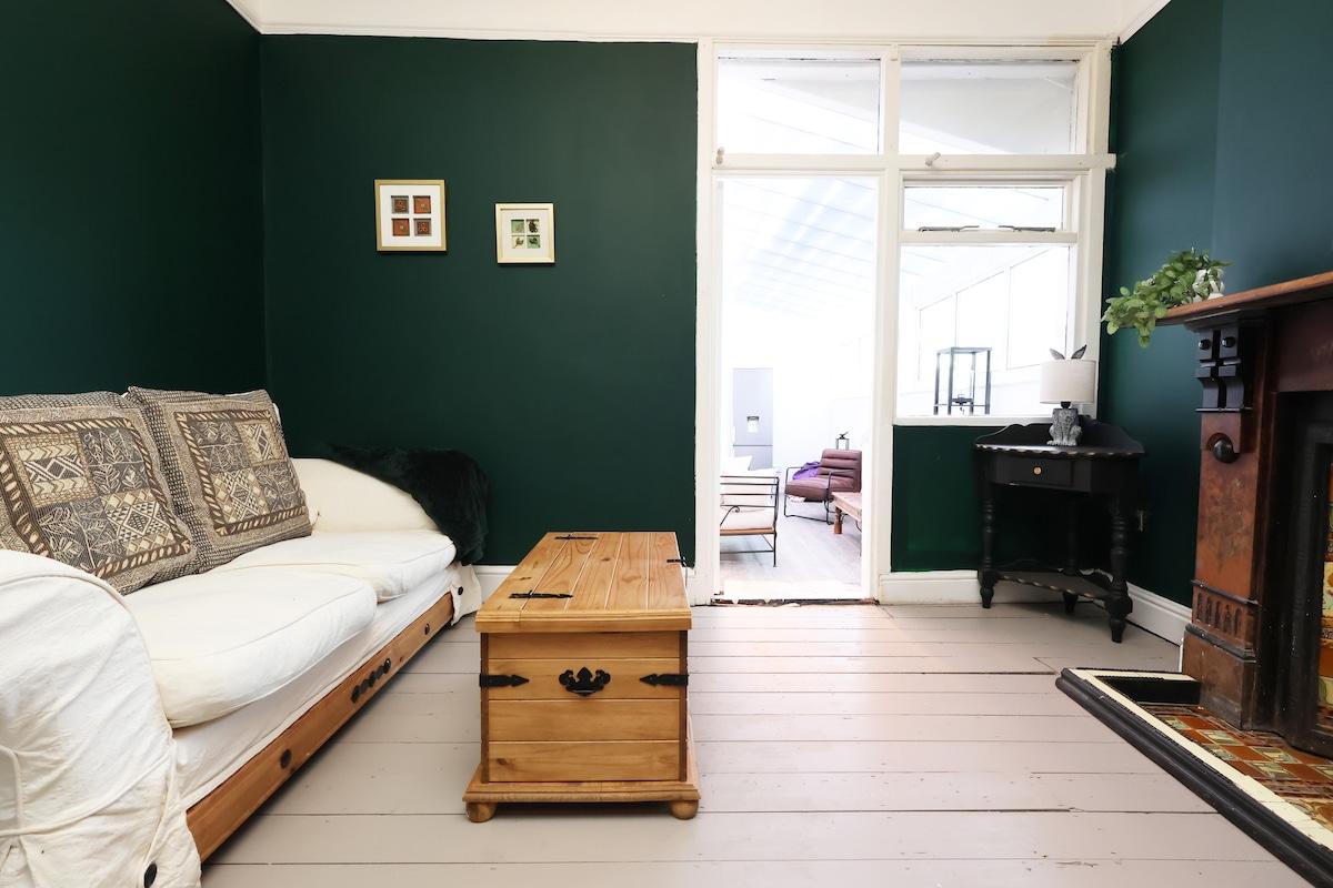 Leisure & Business-Spacious 4 Bed-Parking & Garden6