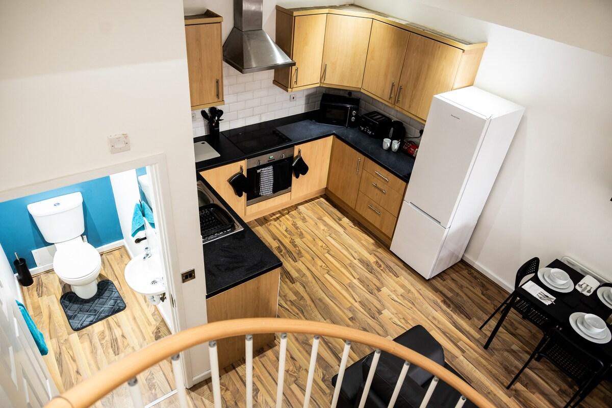 3-Bed Anfield | Private Parking | Sleeps 56