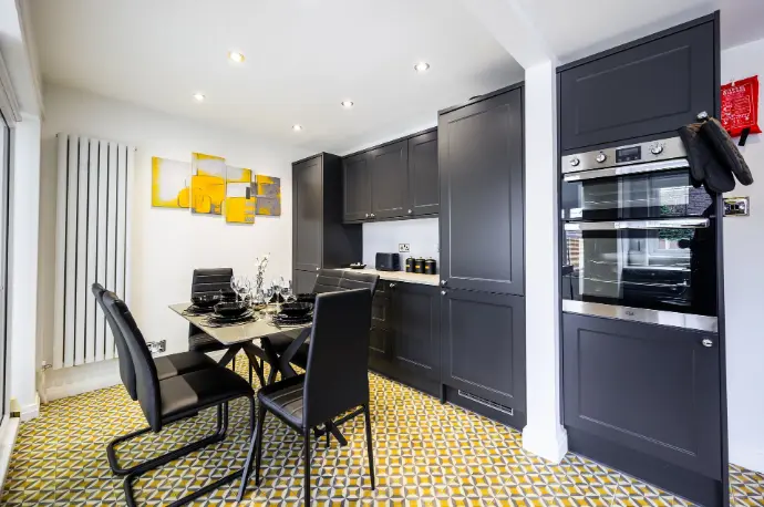 Free Parking Near CoopLive & Etihad This is a 3-bedroom entire home in Droylsden, United Kingdom